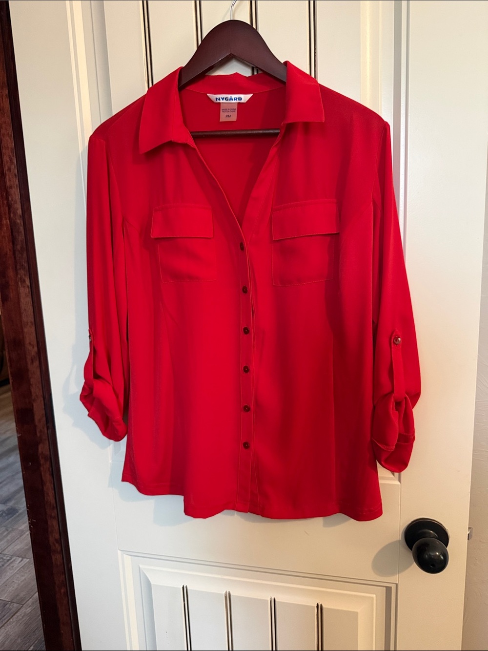 Peter Nygard Vibrant Red Button-Down Blouse in Excelllent Conditiin. Very Nice!